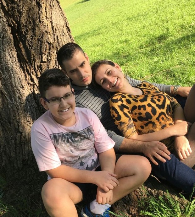 Com Tiago e o filho Arthur, Andressa comemora retomada da família (Foto: Arquivo Pessoal)